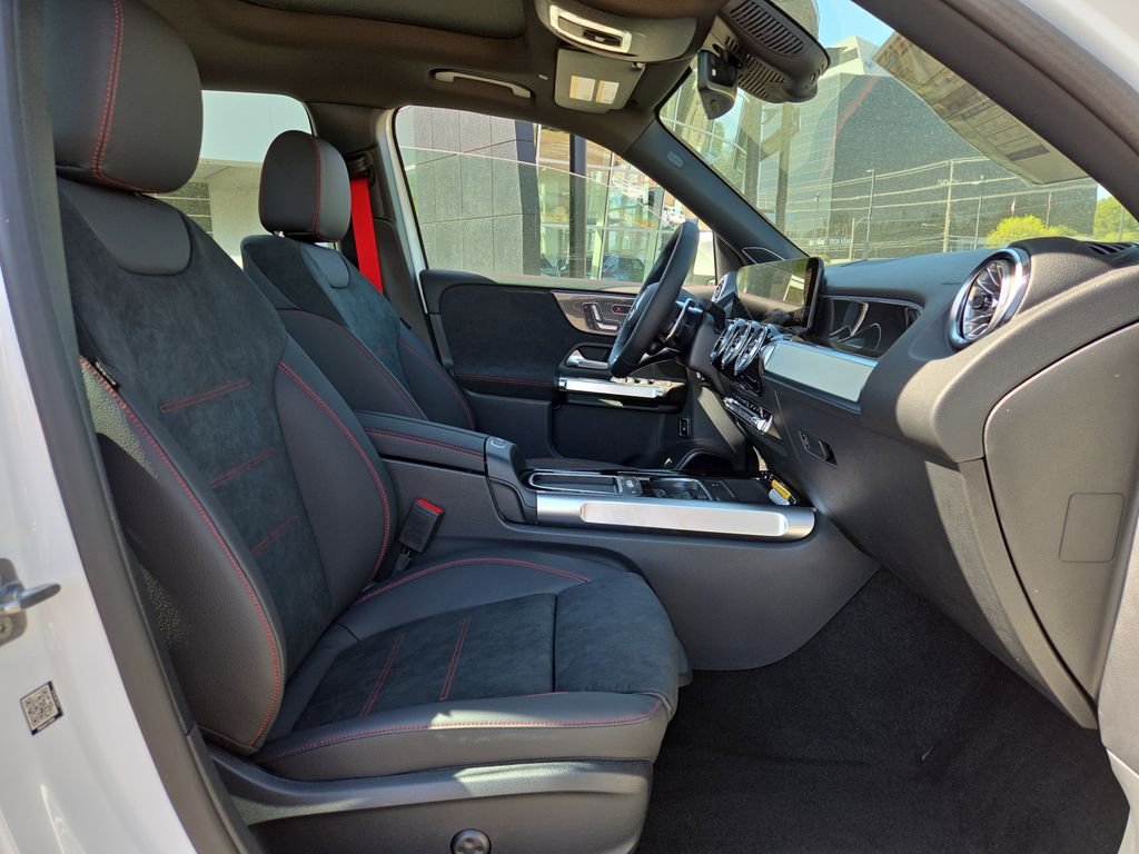 New 2026 Polar White Mercedes-Benz GLB 35 AMG® image 17