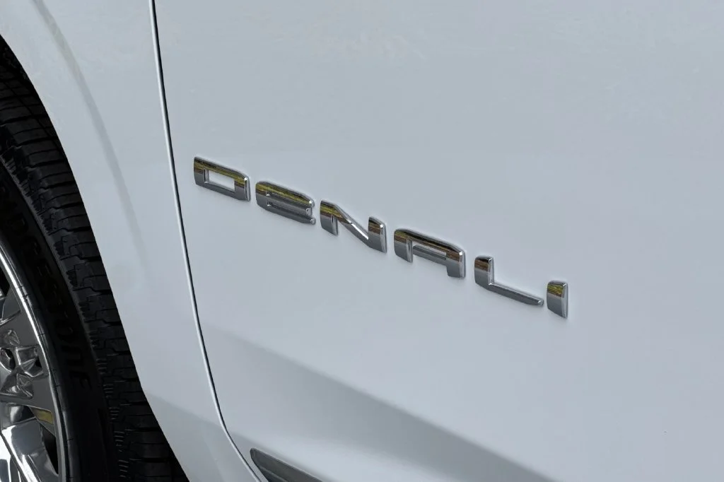 2025 GMC Yukon XL Denali - Photo 29