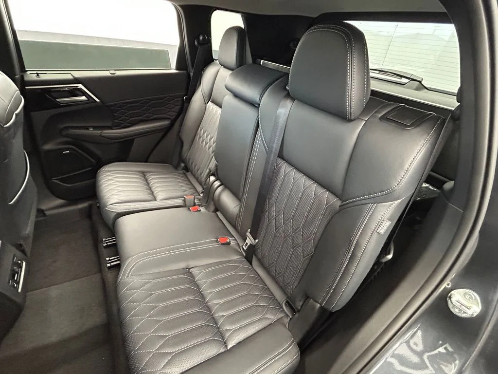 New 2026 Gray Mitsubishi SEL image 40