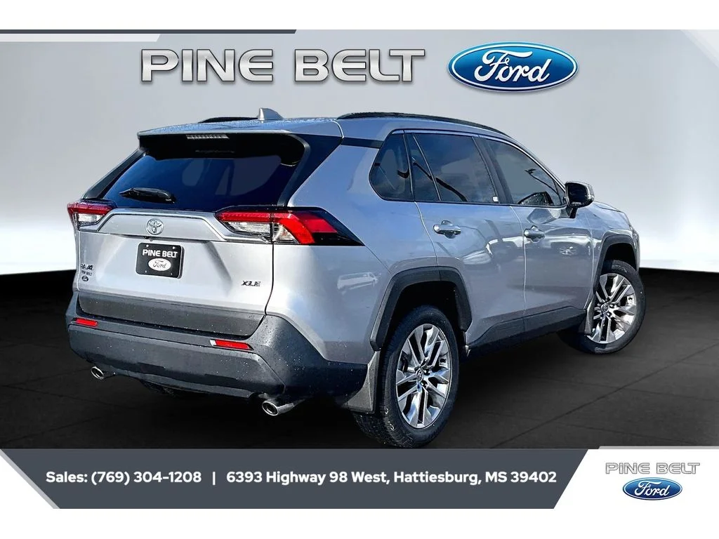 Used 2023 Silver Sky Metallic Toyota XLE Premium image 11