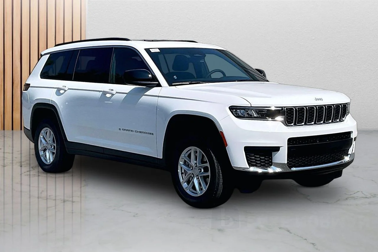 New 2026 Bright White Clearcoat Jeep Laredo X image 2