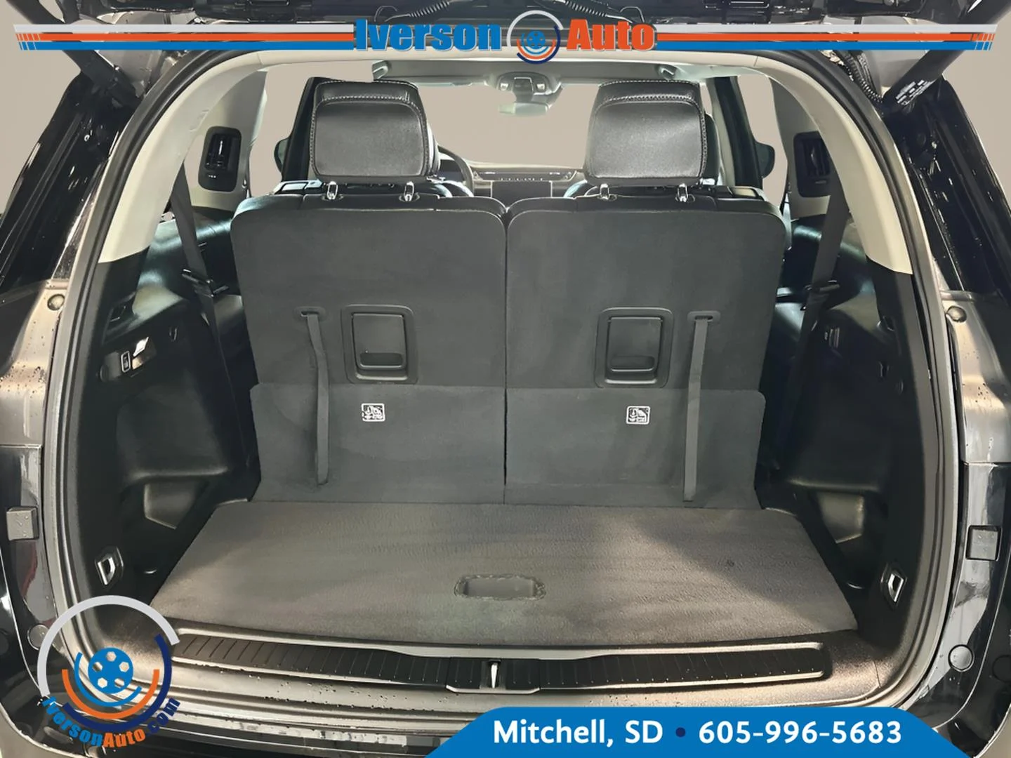 Used 2023 Diamond Black Crystal Pearlcoat Jeep Limited image 32