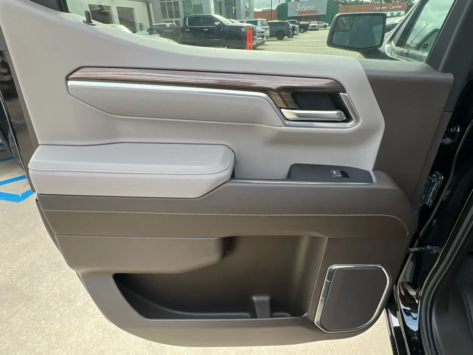 2025 Chevrolet Silverado 1500 LT - Photo 10