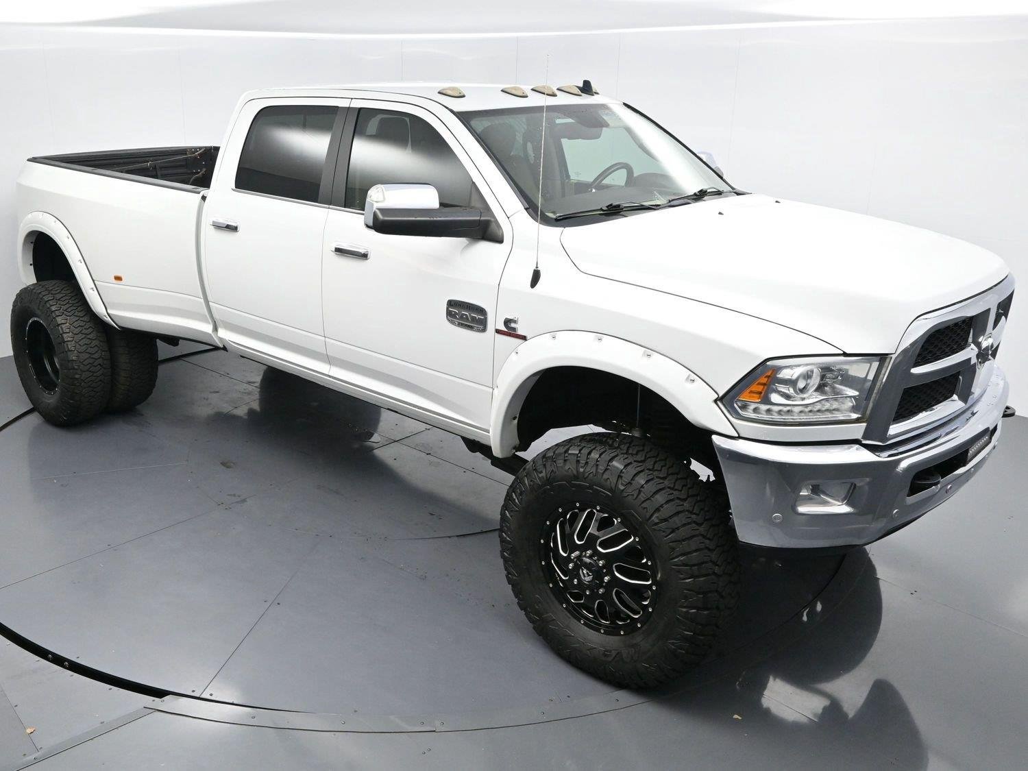 Used 2018 Bright White Clearcoat Ram Laramie Longhorn image 38