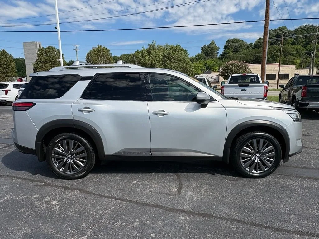 Used 2022 Brilliant Silver Met Nissan SL image 8