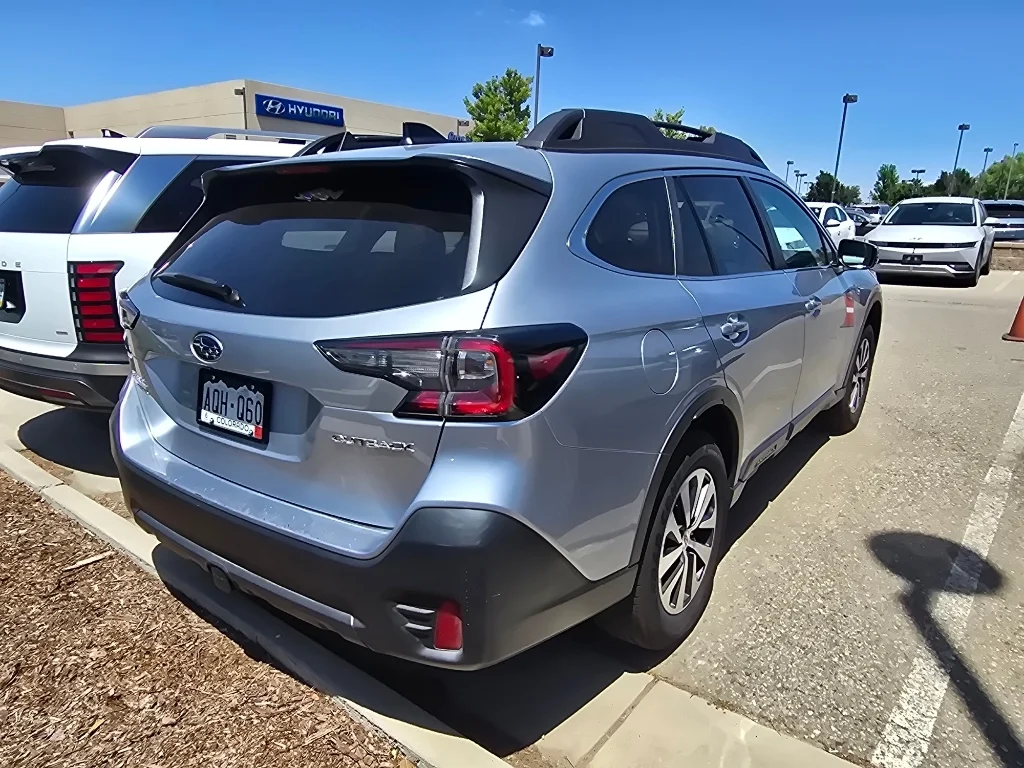 Used 2022 Ice Silver Metallic Subaru Premium image 16