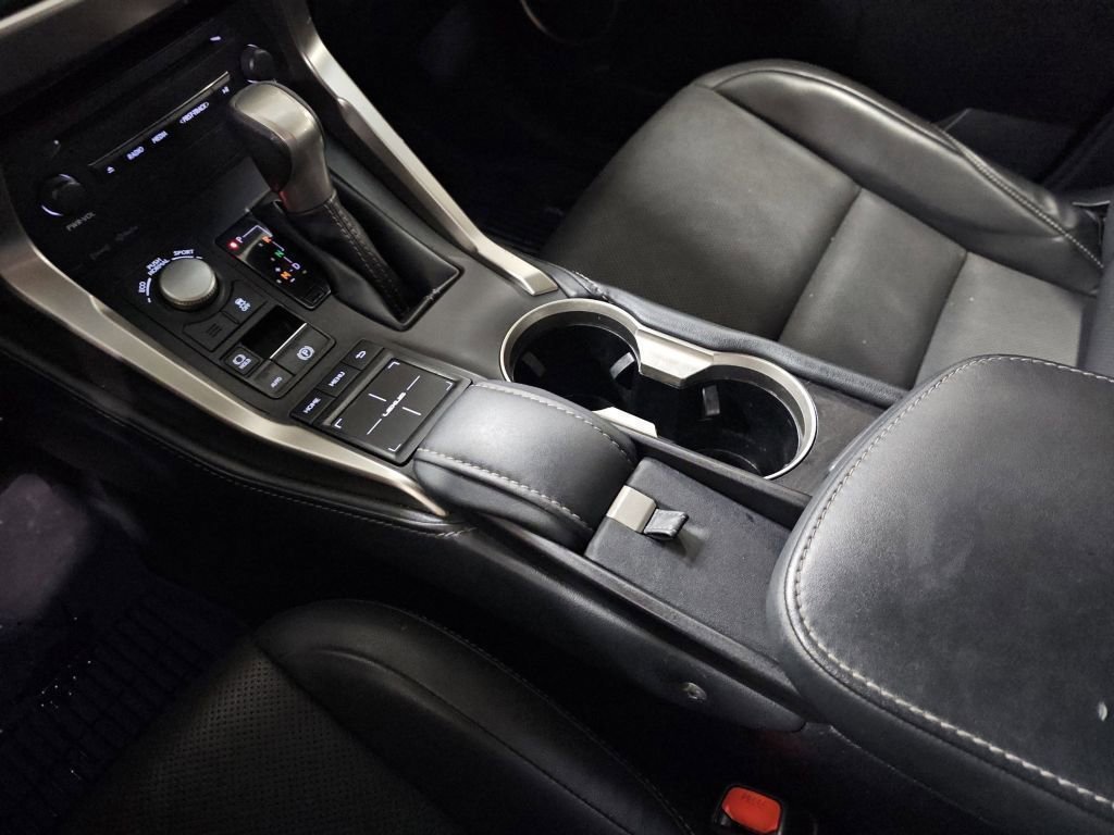 Used 2015 White Pearl Lexus 200t image 34