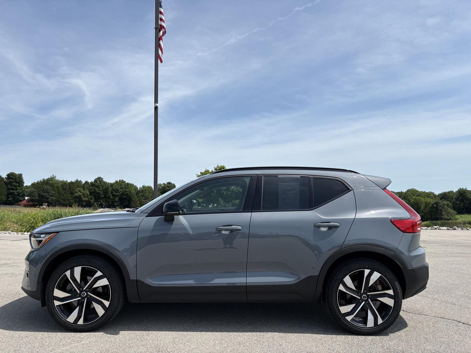 Used 2023 Thunder Grey Metallic Volvo Plus Dark Theme image 19