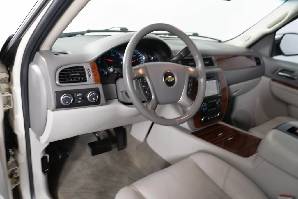 Used 2013 White Chevrolet LTZ image 13