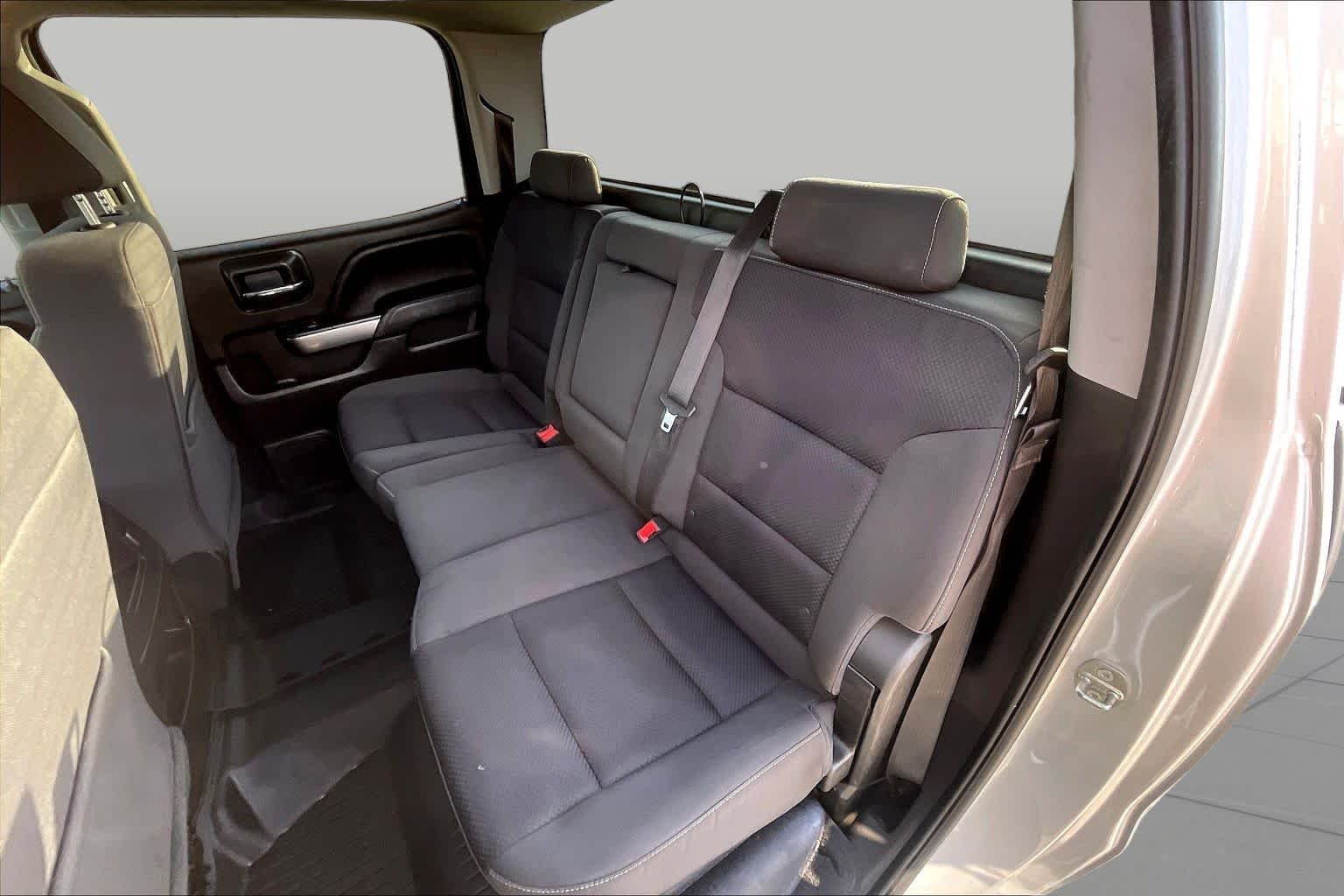 Used 2018 Silver Ice Metallic Chevrolet LT image 19