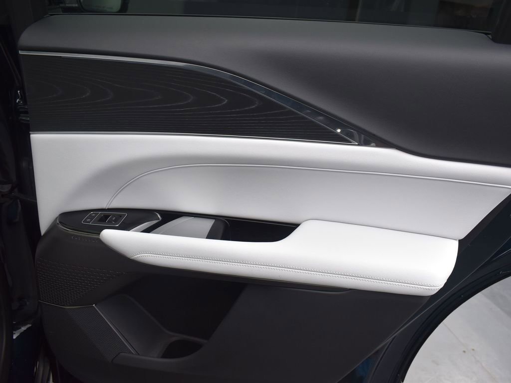 2024 CADILLAC LYRIQ - Image 27