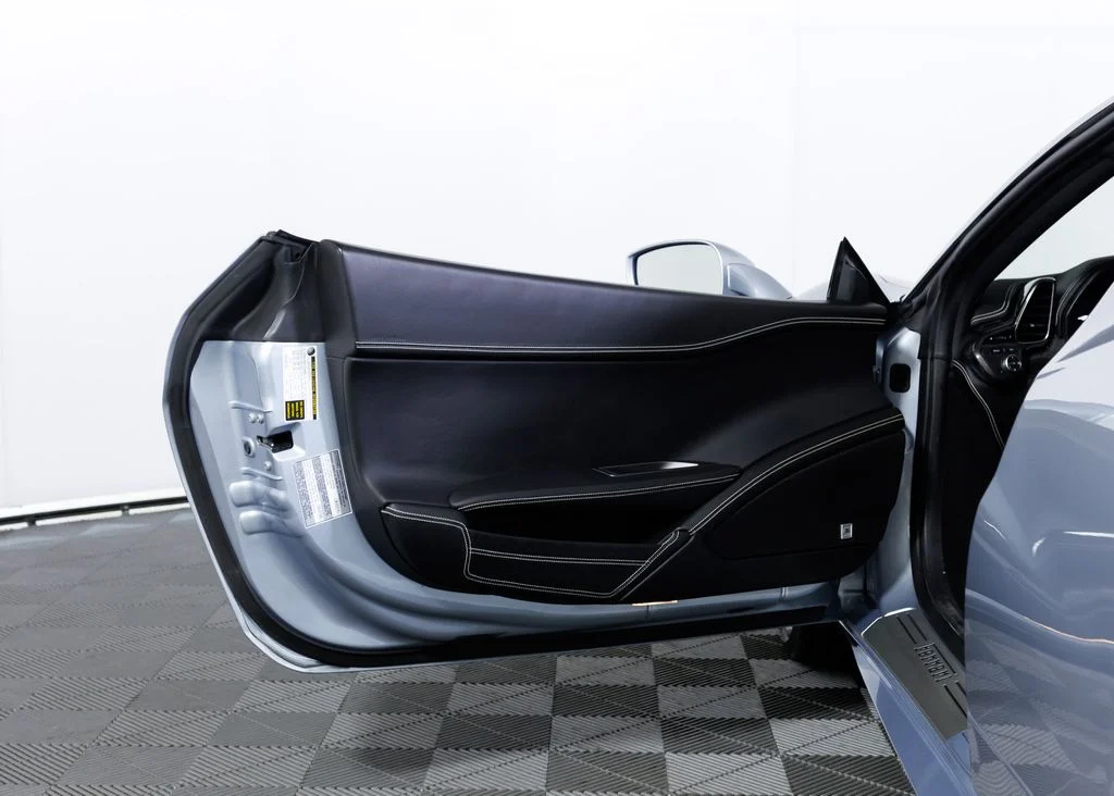 Used 2011 Grigio Alloy Ferrari Base image 17