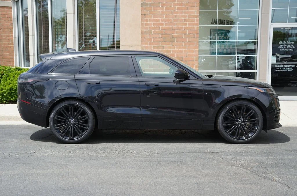 New 2026 Santorini Black Land Rover Belgravia Edition image 8