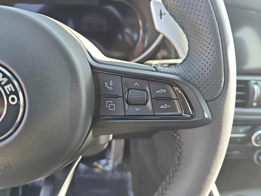 2026 Alfa Romeo Giulia Base - Photo 17