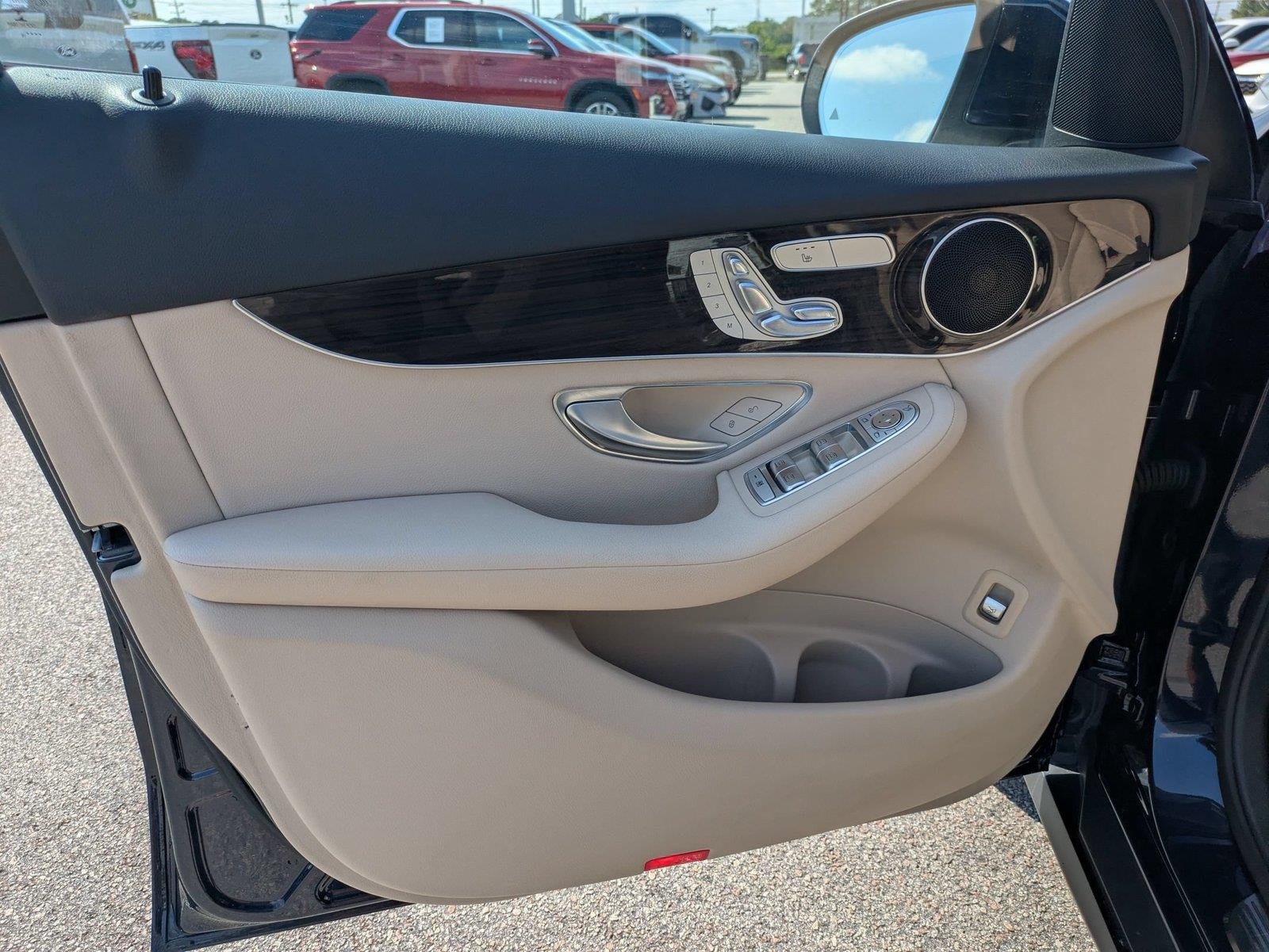 Used 2016 Lunar Blue Metallic Mercedes-Benz GLC 300 image 10