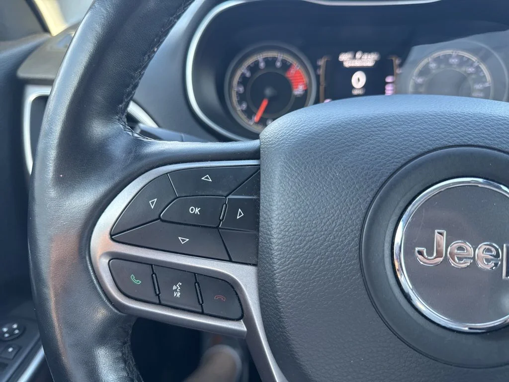Used 2021 Green Jeep Latitude Lux image 21