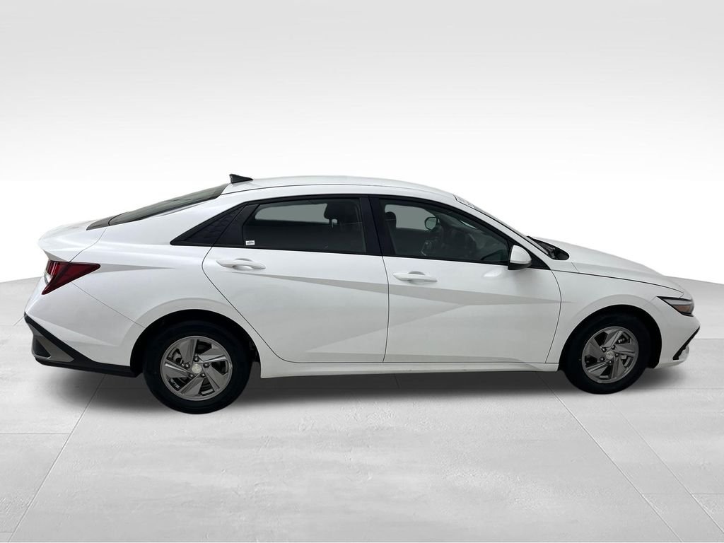Used 2025 White Hyundai SE image 6