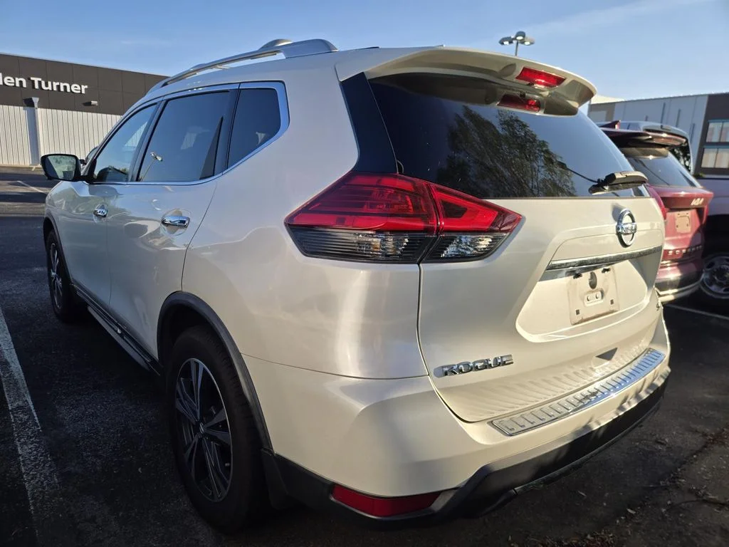 Used 2017 White Nissan SL image 4