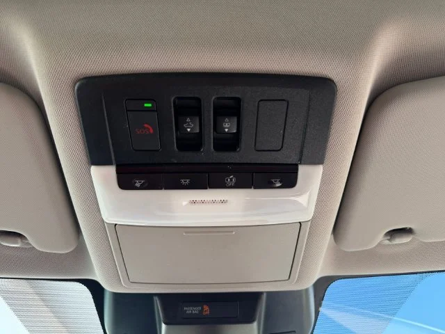Used 2021 Blue Nissan SL image 27