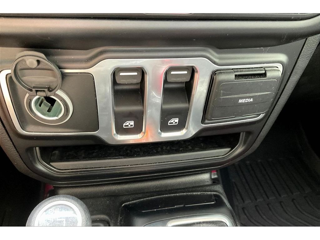 Used 2022 Pink Jeep Sport S image 22