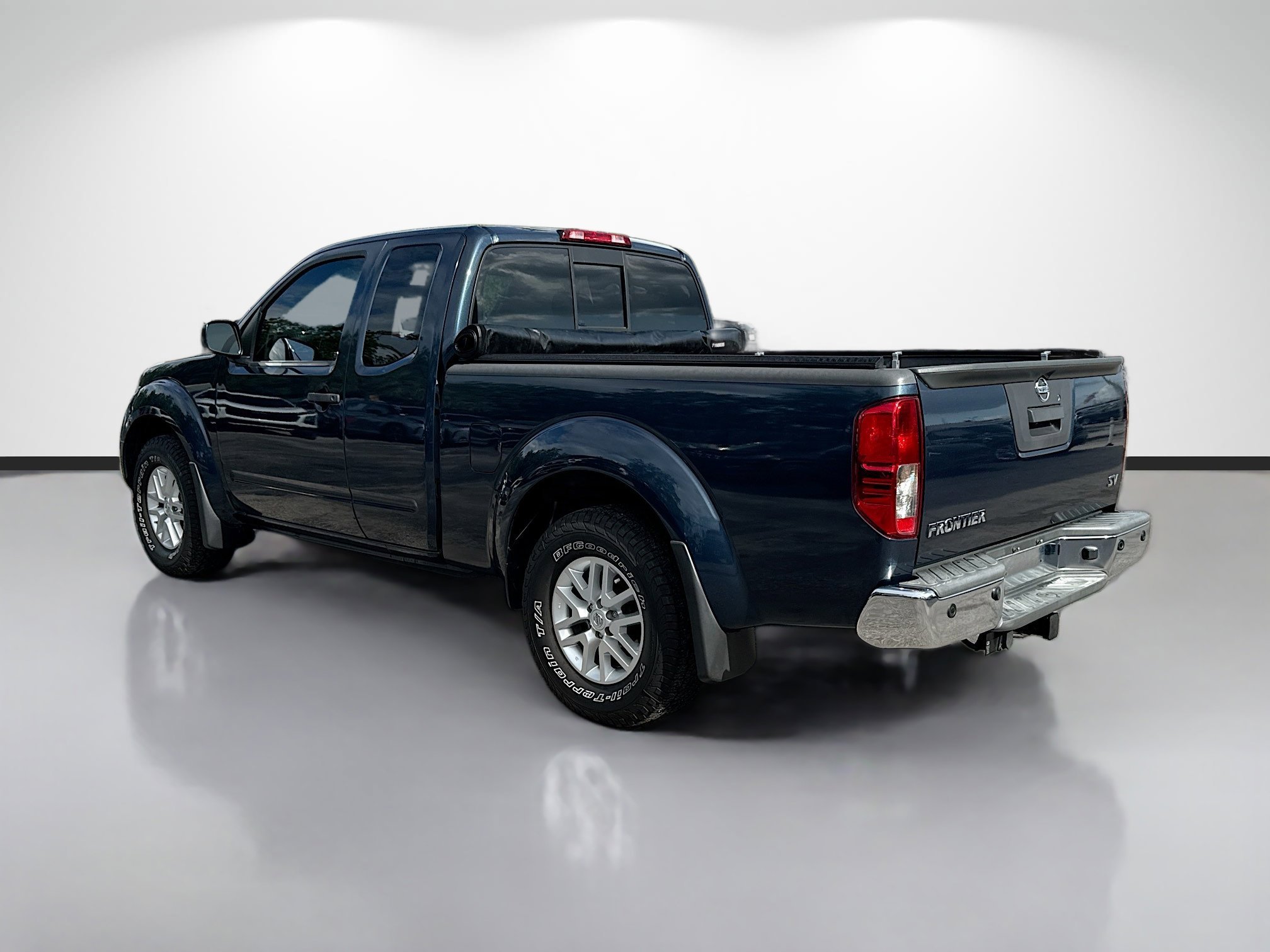 Used 2020 Arctic Blue Metallic Nissan SV image 5