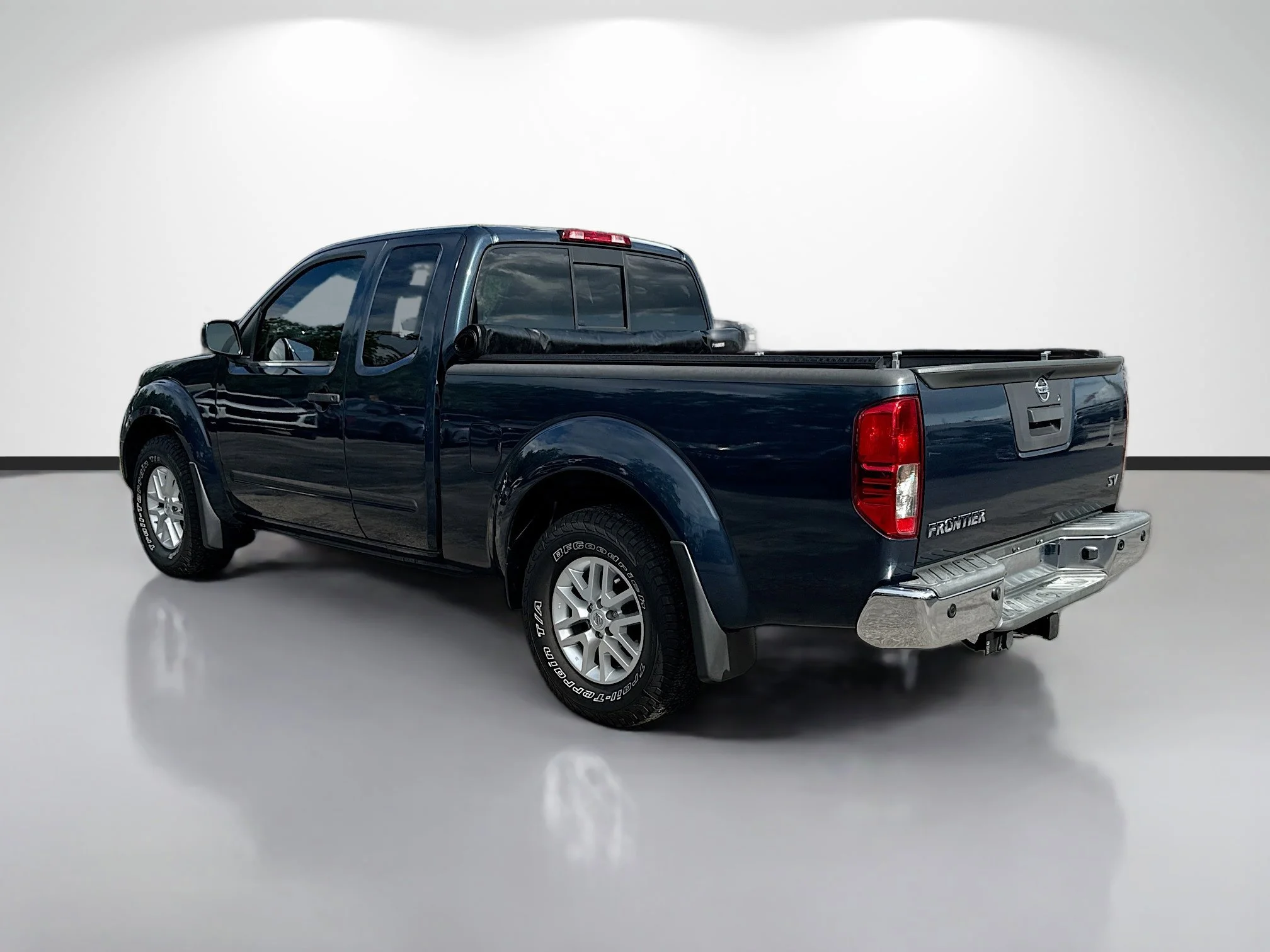 Used 2020 Arctic Blue Metallic Nissan SV image 5