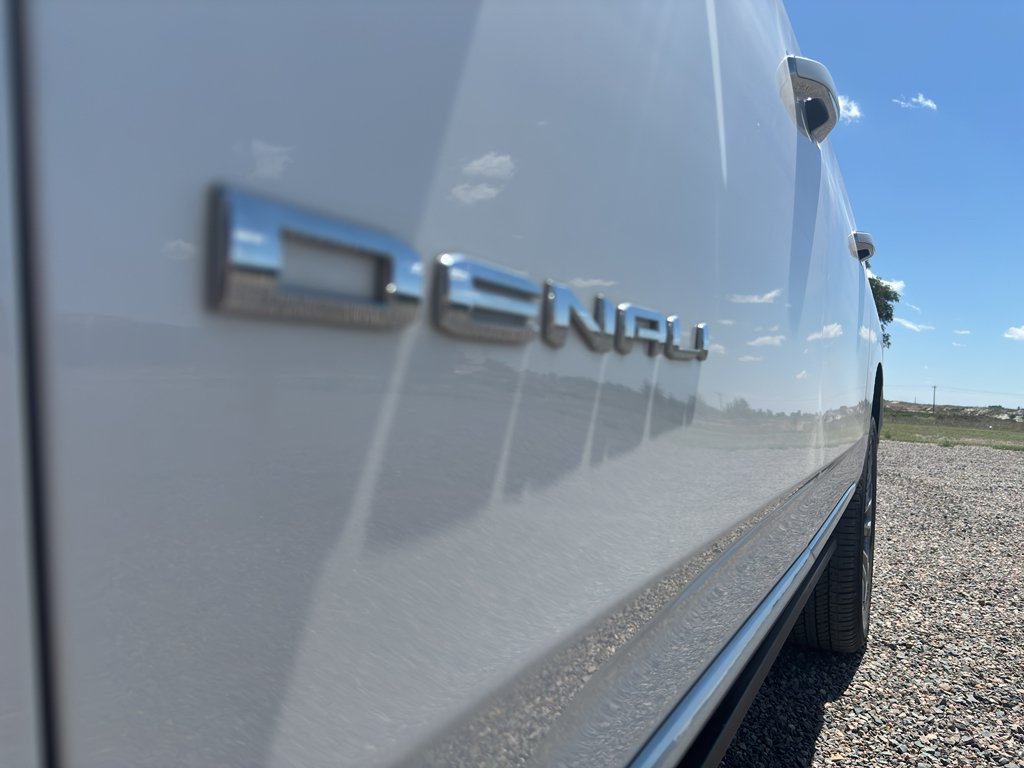Used 2021 White GMC Denali image 10