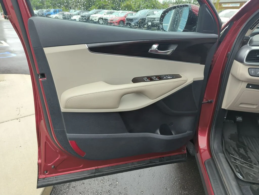 Used 2019 Red Kia LX image 18