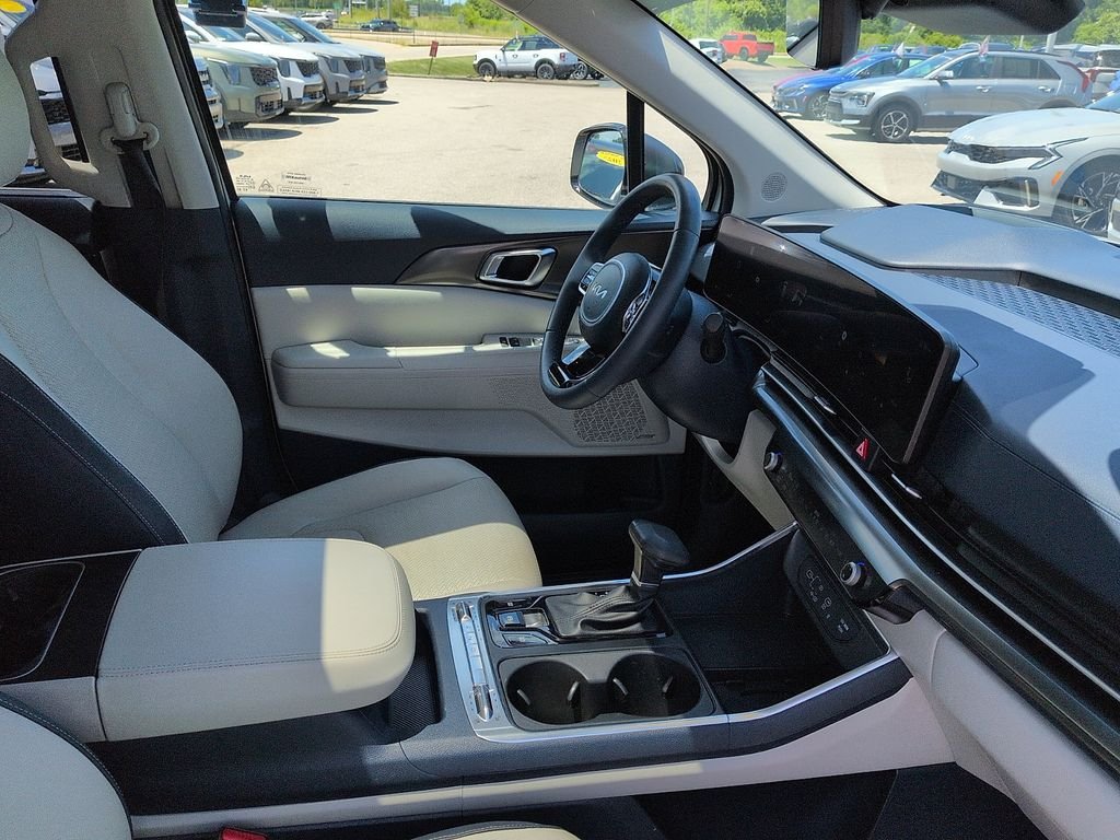 Certified Used 2025 White Kia SX Prestige image 7
