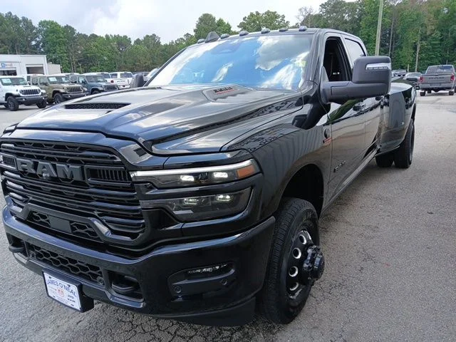 New 2026 Diamond Black Crystal Pearl-Coat Exterior Paint RAM Laramie image 15