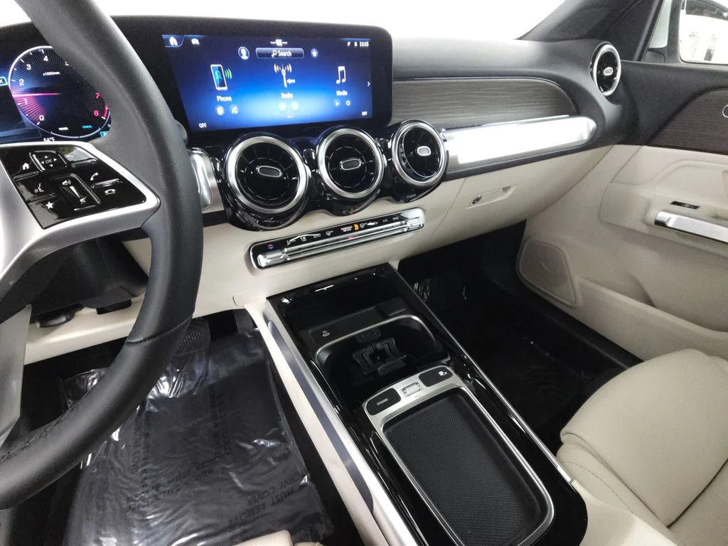 Certified Used 2026 Polar White Mercedes-Benz GLB 250 image 14