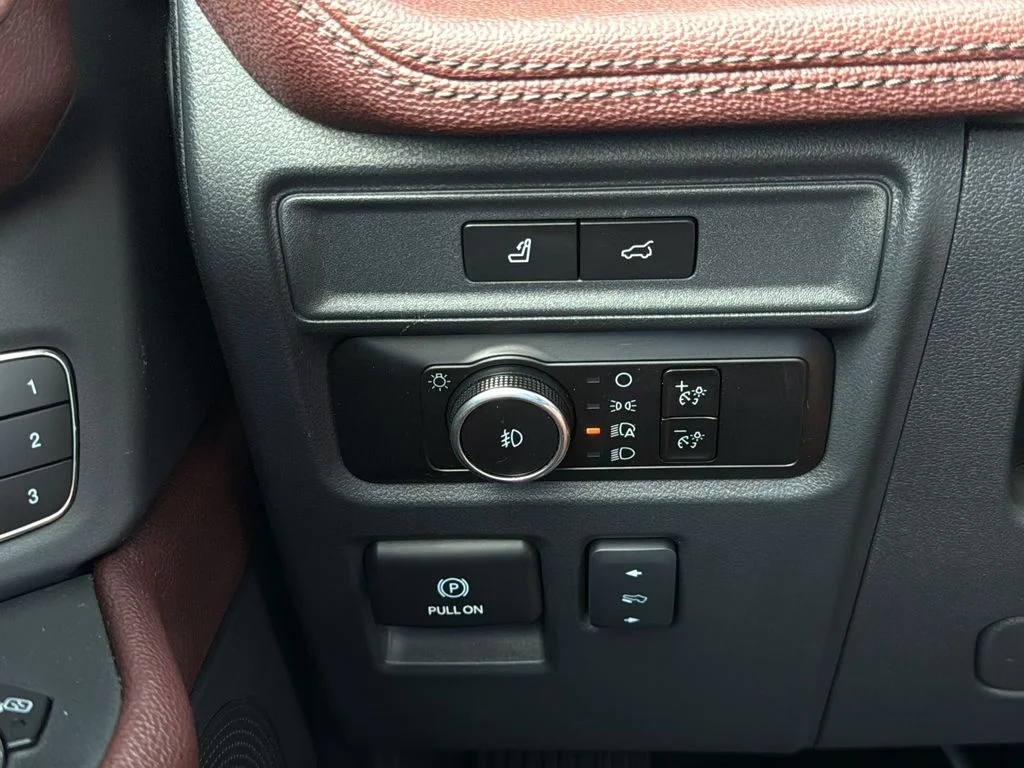 Used 2024 White Ford Limited image 30