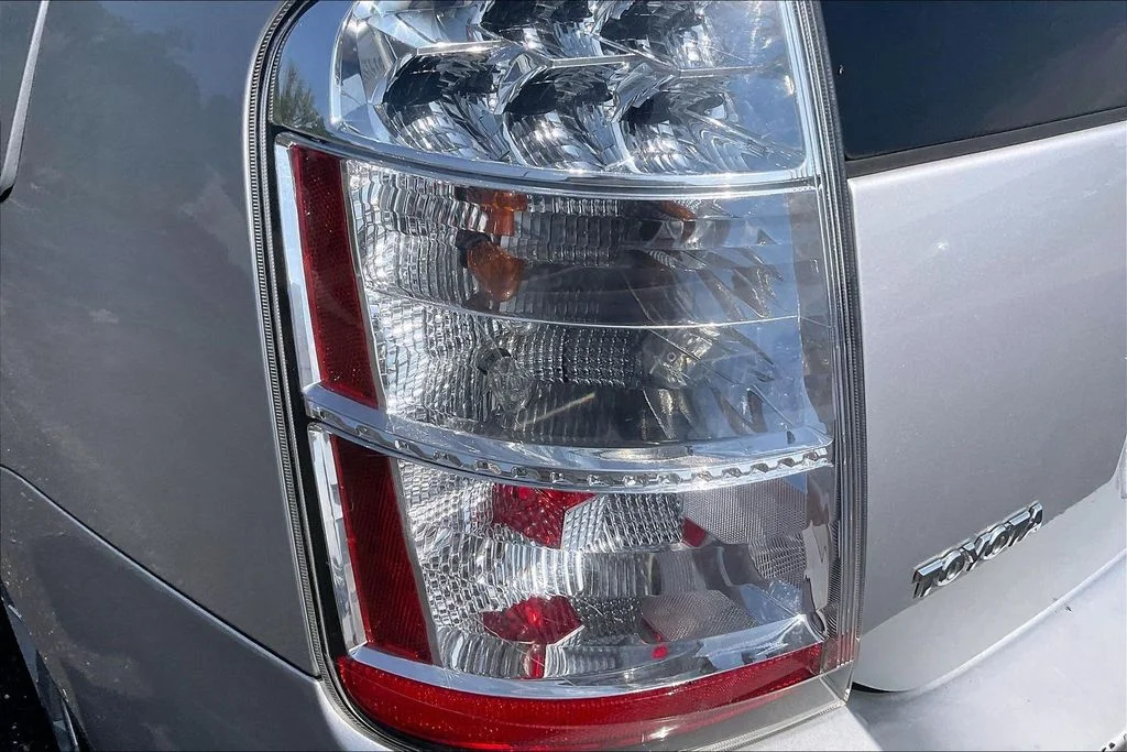 Used 2008 Silver Toyota Base image 29