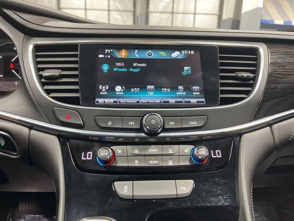 Used 2019 Pepperdust Metallic Buick Essence image 26