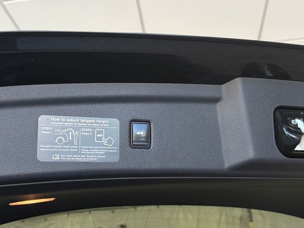 Used 2020 Black Obsidian INFINITI LUXE image 25