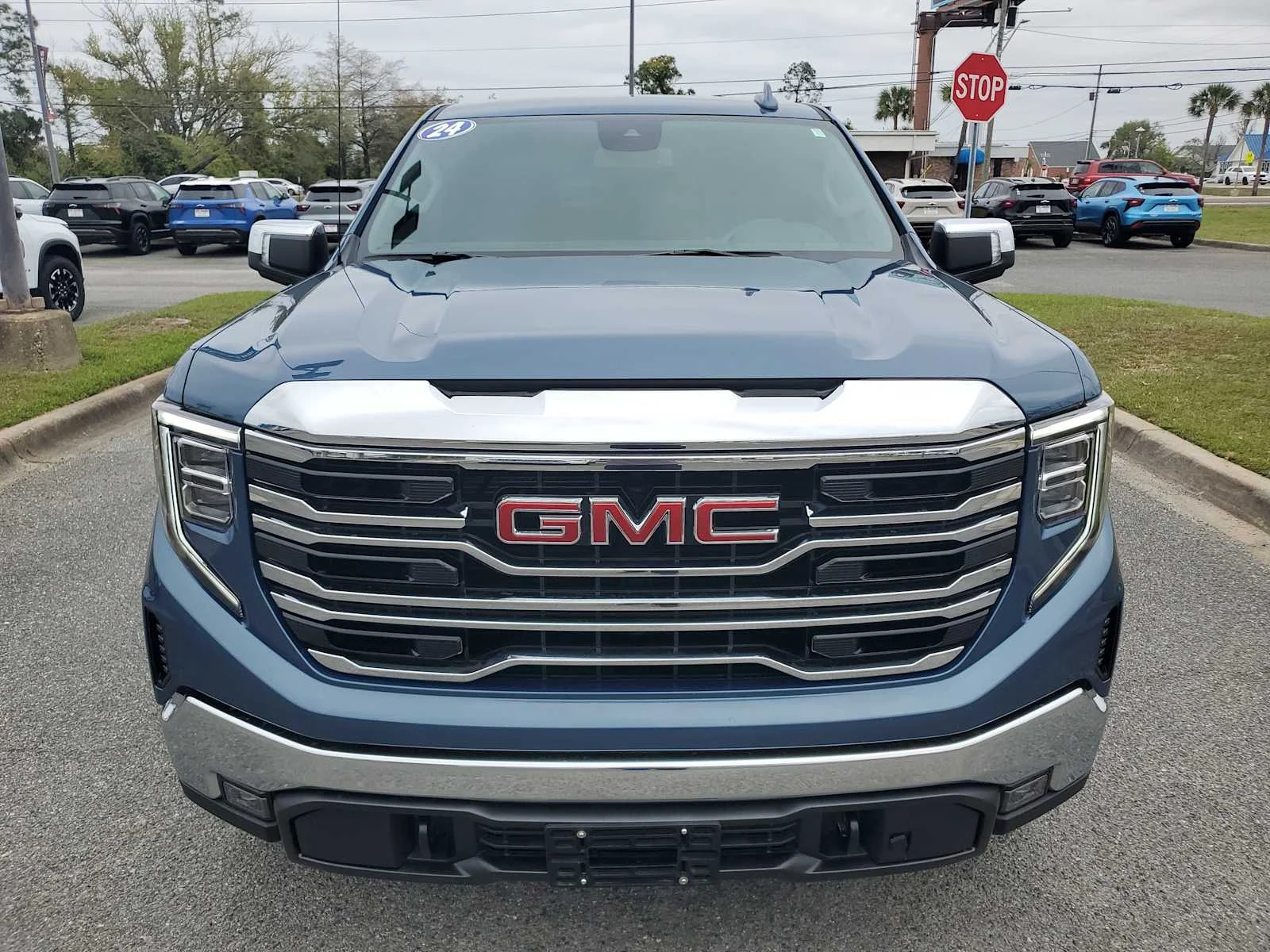 Used 2024 Downpour Metallic GMC SLT image 9