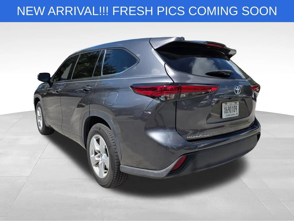 Used 2022 Gray Toyota LE image 6