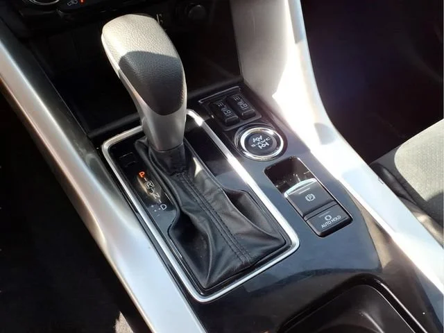 Used 2024  Mitsubishi SE image 9