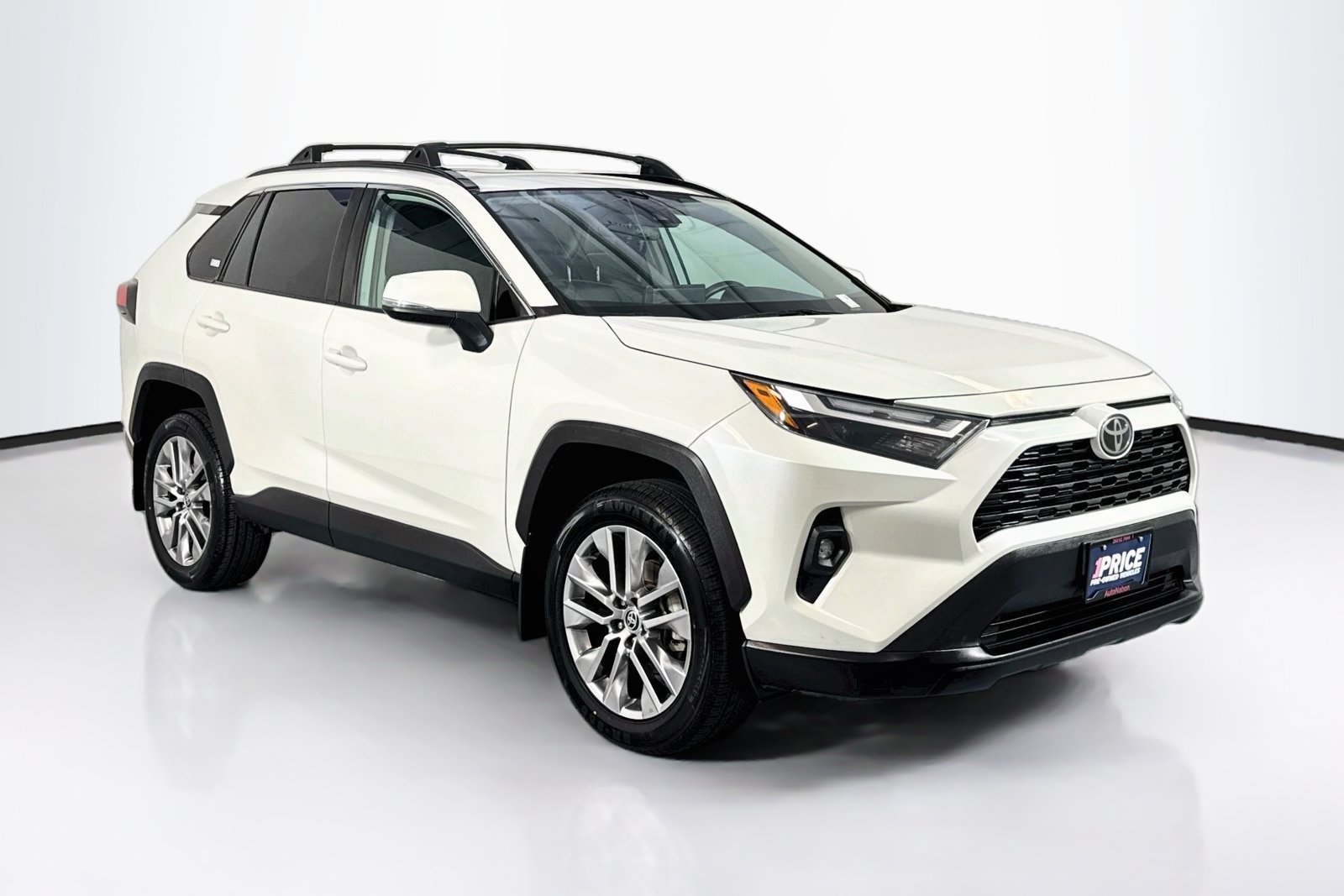 Used 2022 Blizzard Pearl Toyota XLE Premium image 3