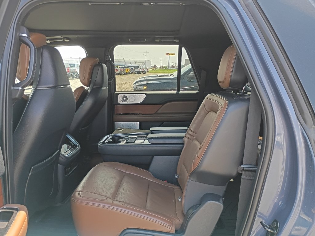 Used 2022 Ocean Drive Blue Metallic Tinted Clearcoat Lincoln Reserve image 20