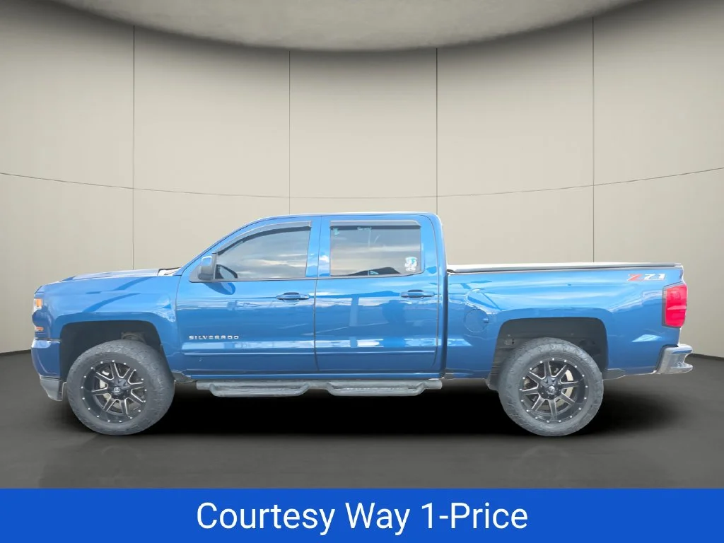 Used 2018 Blue Chevrolet LT image 6