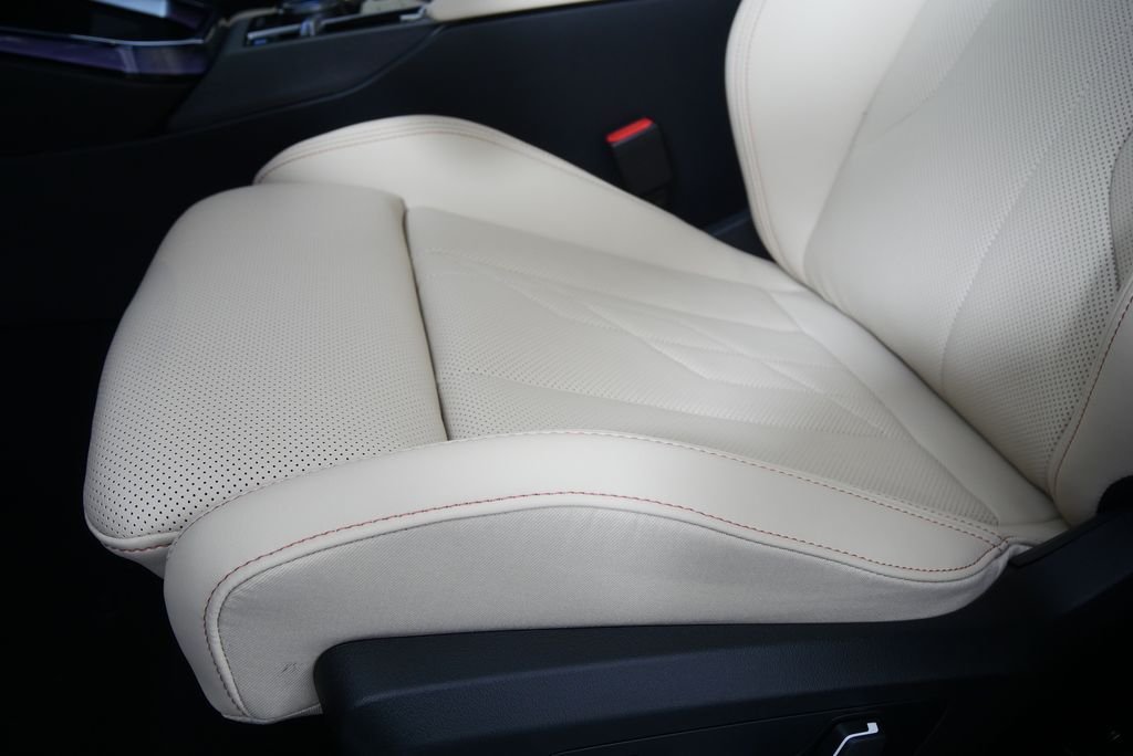 Used 2026 Skyscraper Grey Metallic BMW 30 xDrive image 9