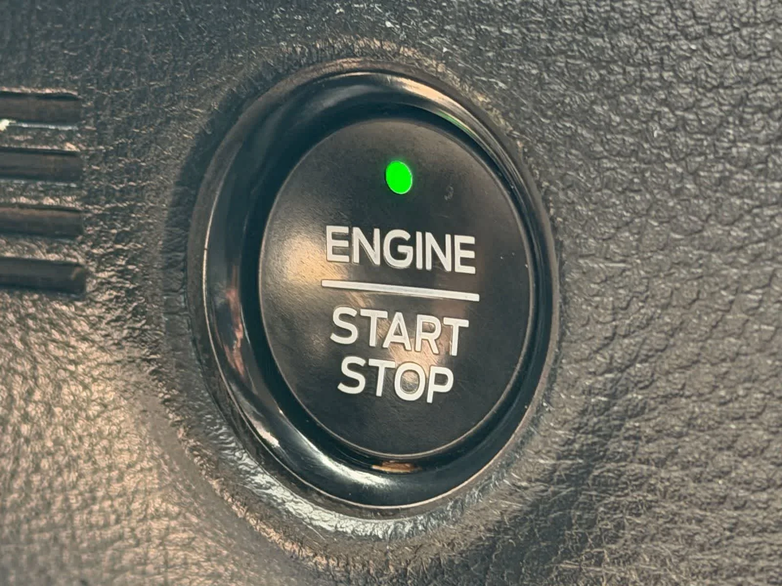 Used 2020 Oxford White Ford LARIAT image 24