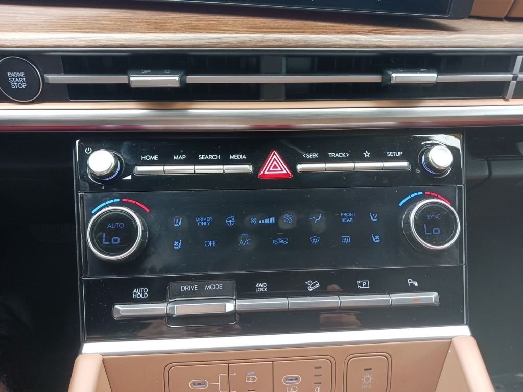 2025 Hyundai Santa Fe Limited - Photo 25