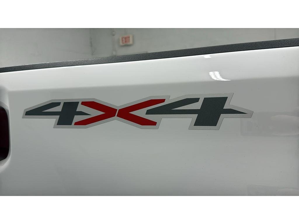 Used 2025 Summit White Chevrolet LT image 4