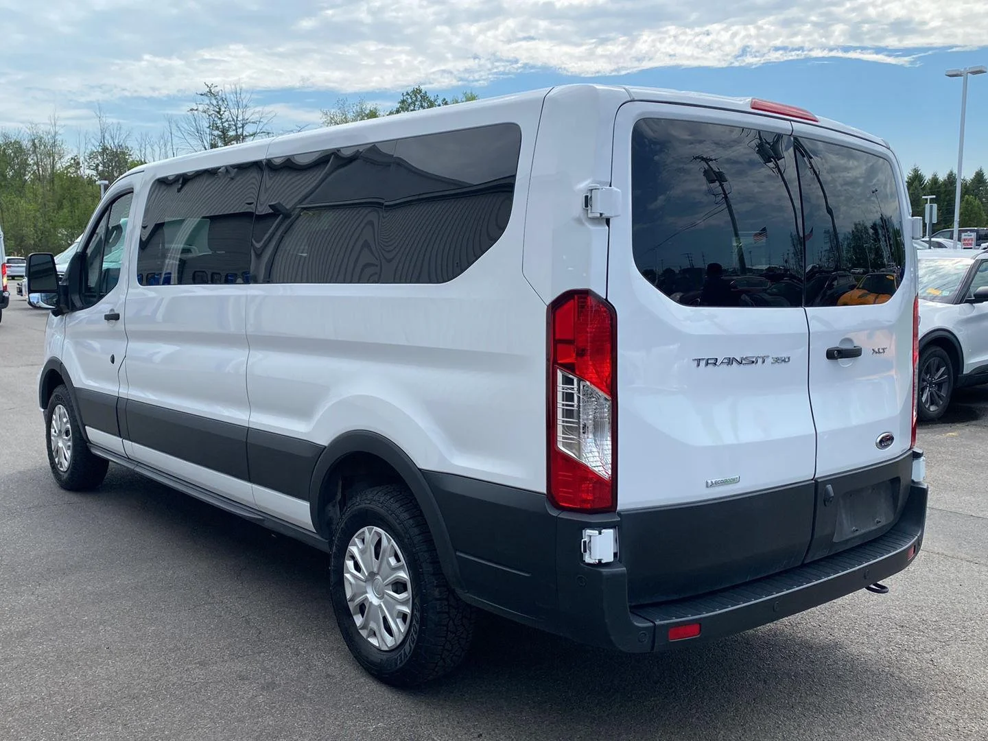 Used 2023 Oxford White Ford 350 XLT image 5