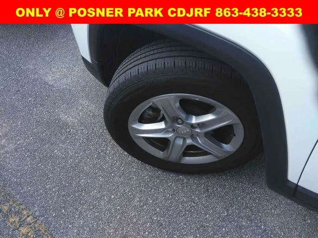 Used 2024 White Jeep Latitude image 9
