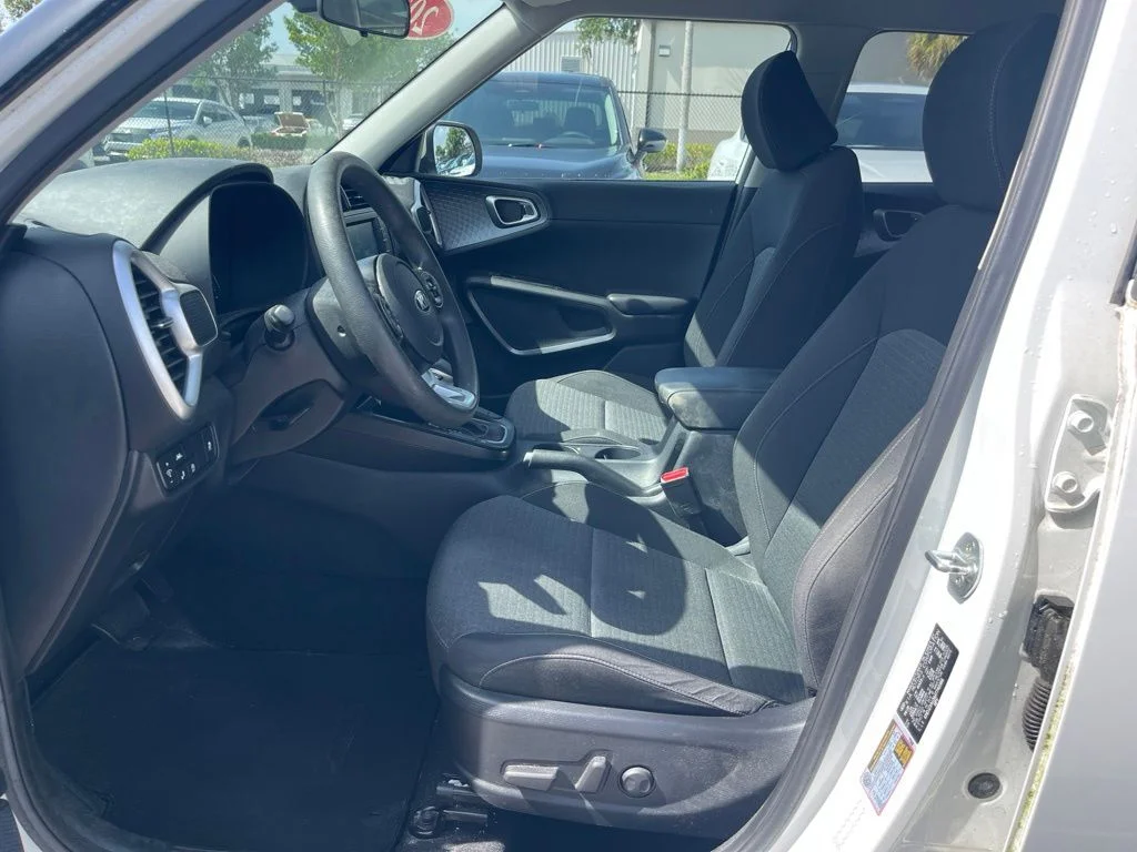 Used 2021 White Kia S image 5