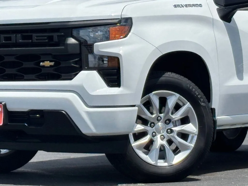 Used 2025 White Chevrolet Custom image 2