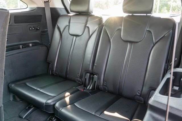 Used 2023 White Kia X-Line S image 11